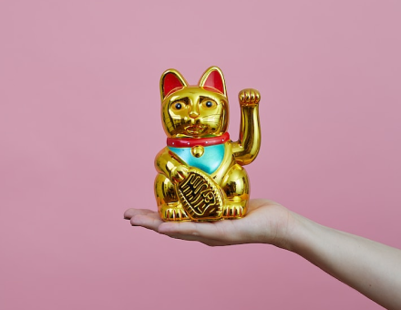 写真：金色の招き猫